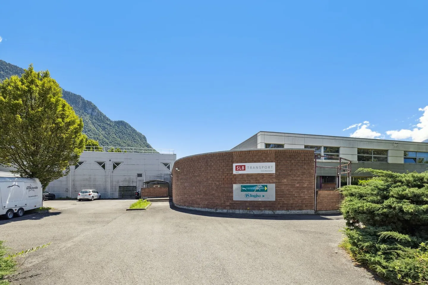 Negozio/tempo libero di 799 m2 - Diverse aree di parcheggio - Altezza 4,5 m - Foto 3 di 6