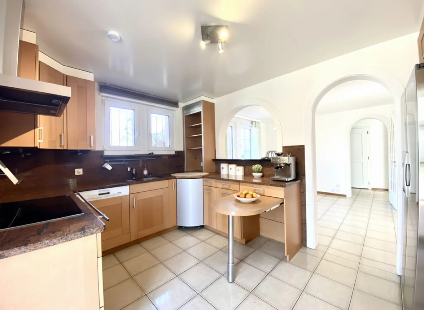 For rent - Magnificent semi-detached house with 7.5 rooms in the heart of Féchy - Photo 10 of 13