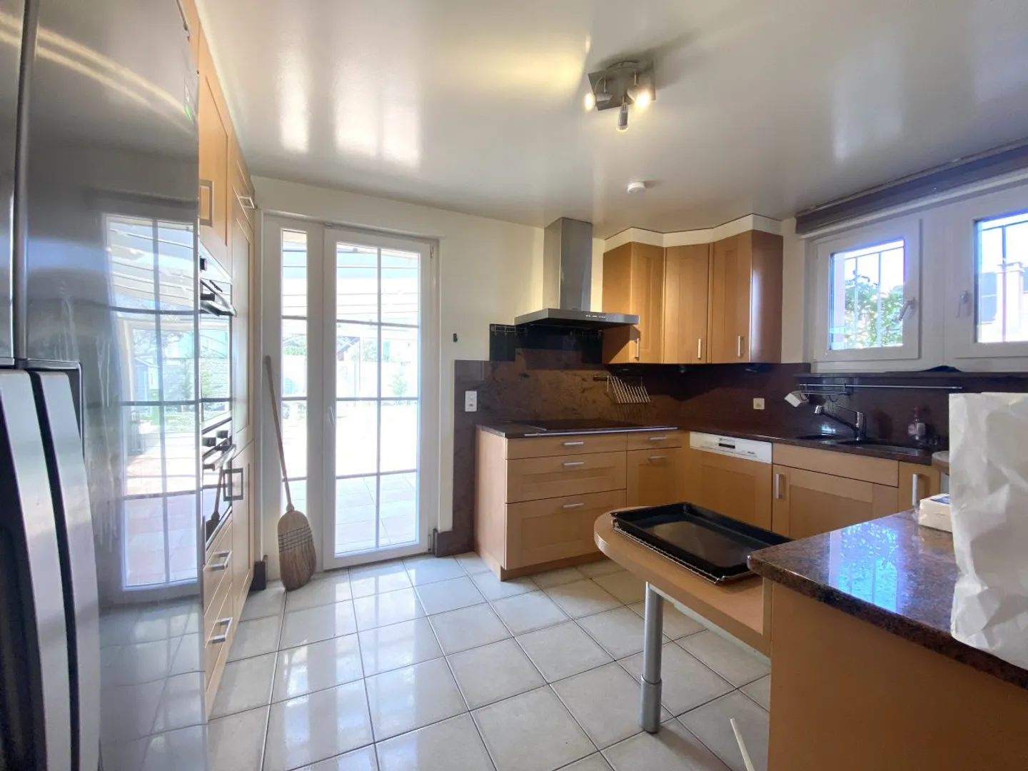 For rent - Magnificent semi-detached house with 7.5 rooms in the heart of Féchy - Photo 11 of 13