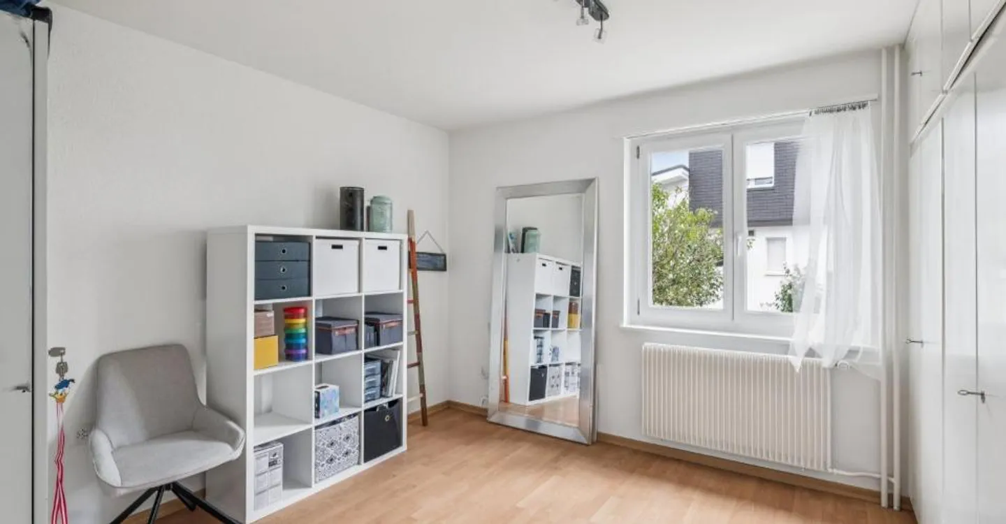 Charming home with large garden and versatile layout - Photo 5 of 7