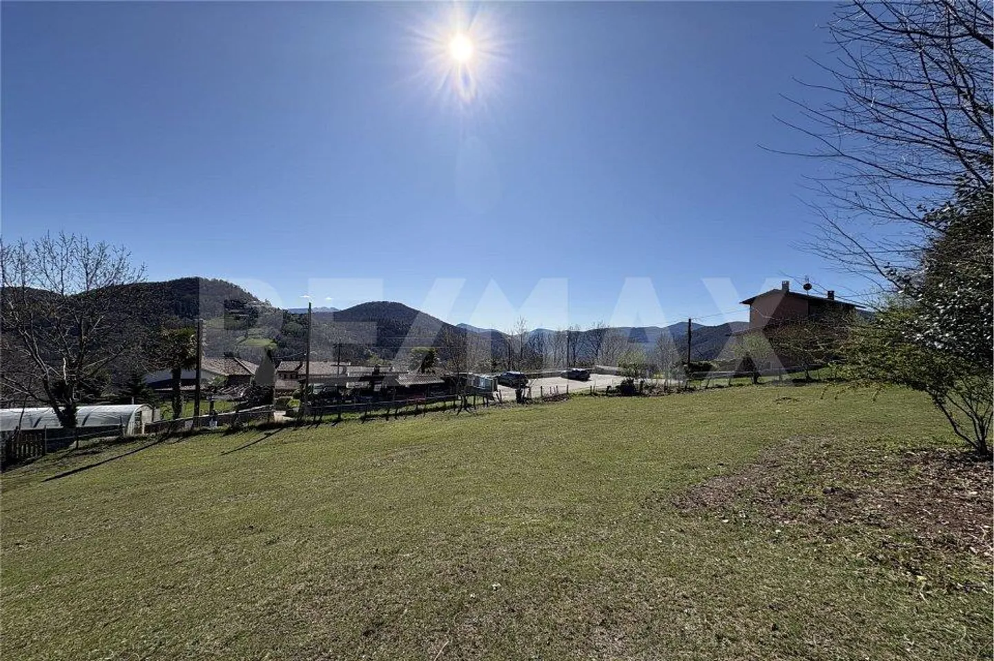 Terrain constructible au milieu de la nature, idéal pour les amoureux des chevaux - Photo 1 sur 7