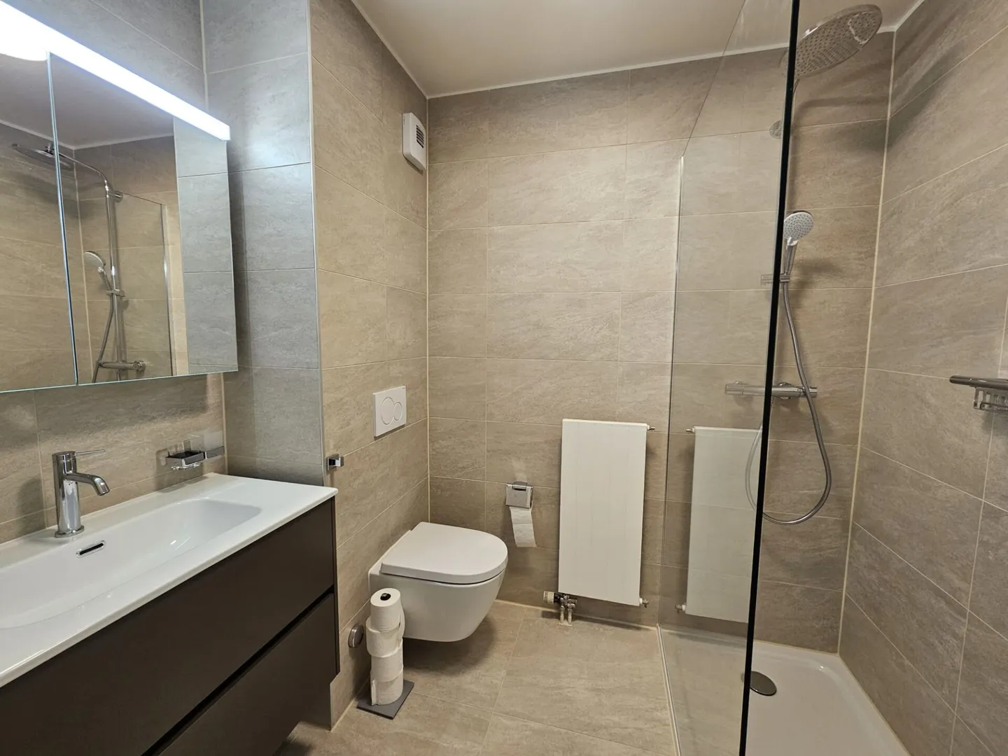 Family apartment with balcony and beautiful view of the Salève - Champel / Florissant on the 5th floor - Photo 3 of 8