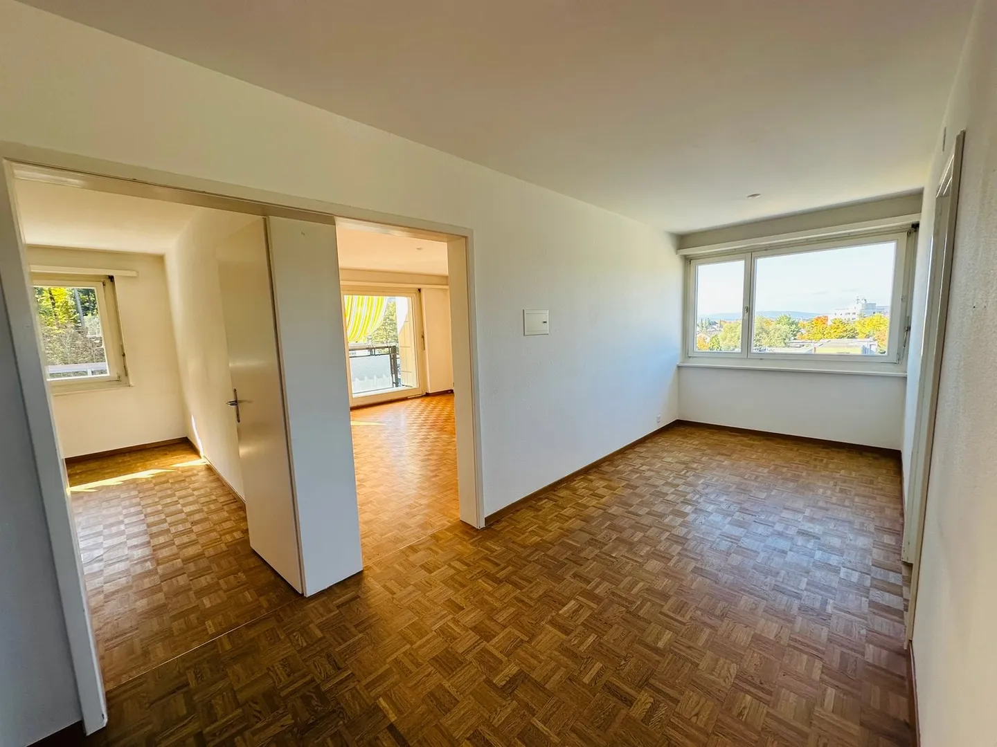Charming 3-room apartment on the 5th floor in Zollikon - Photo 3 of 11