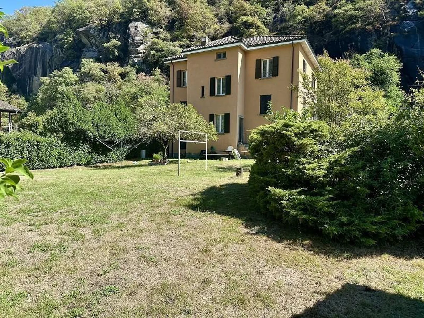 3-family house with large garden and building plot - Photo 20 of 28