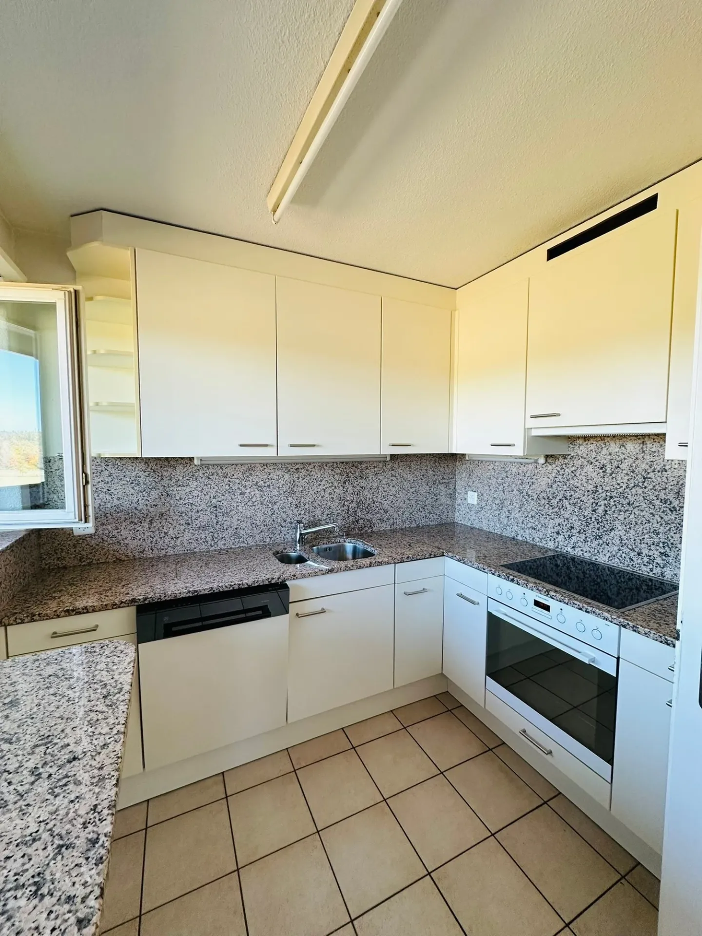 Charming 3-room apartment on the 5th floor in Zollikon - Photo 7 of 11