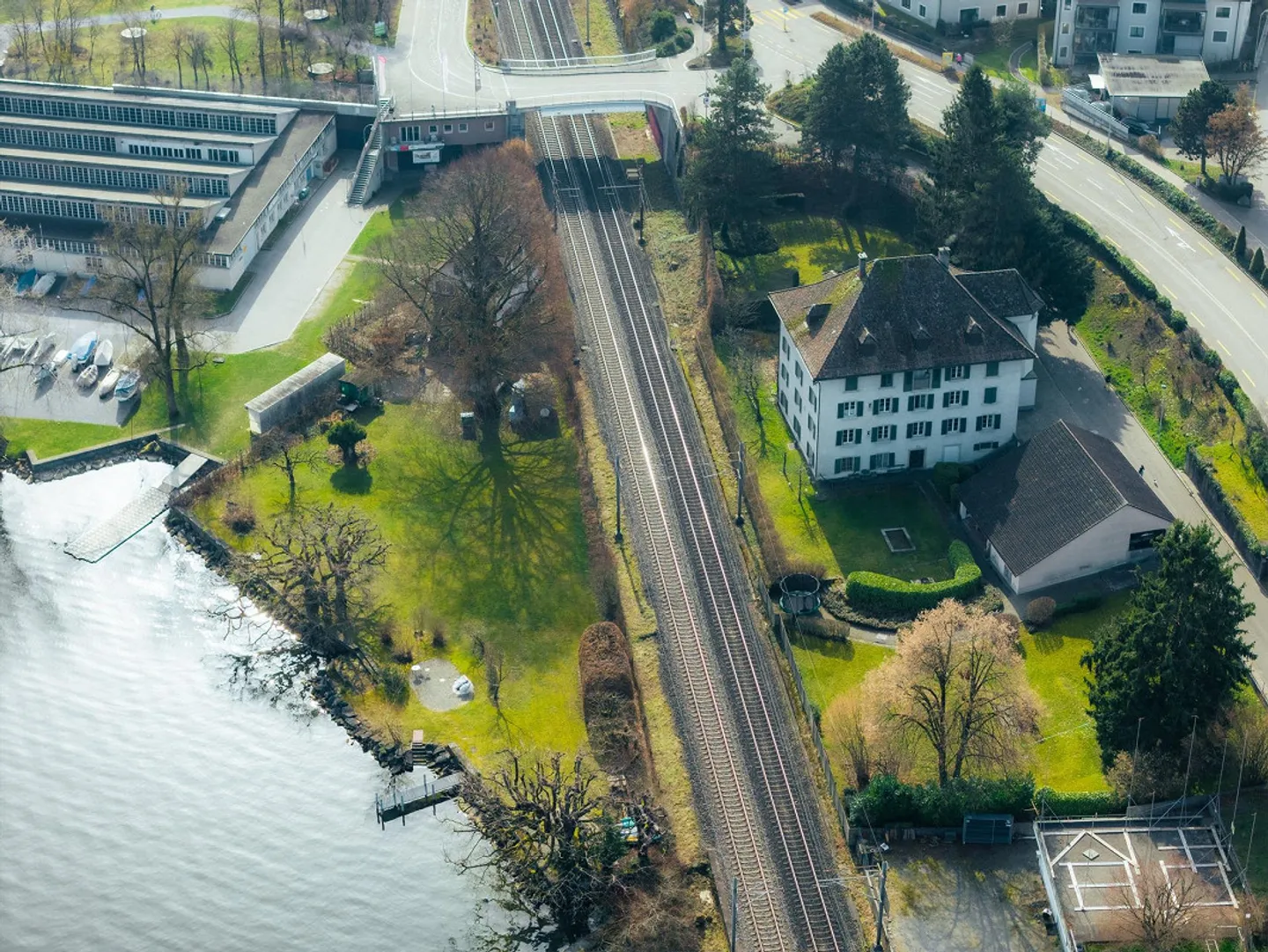 Historisches Mehrfamilienhaus mit Seepark - Foto 3 von 13