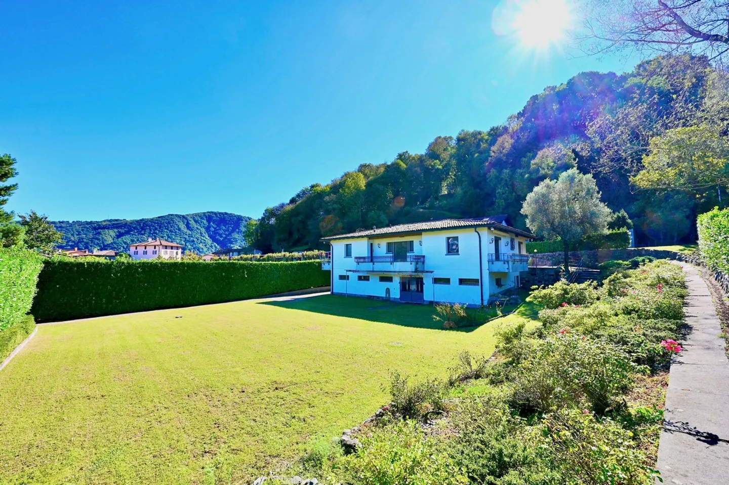 Villa con Giardino, Dependence e Ampio Potenziale Edificatorio - Foto 1 di 24