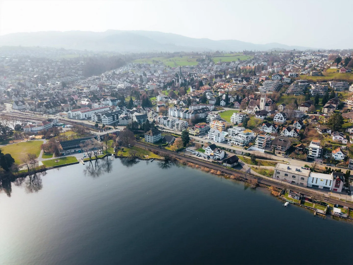 Historisches Mehrfamilienhaus mit Seepark - Foto 1 von 13