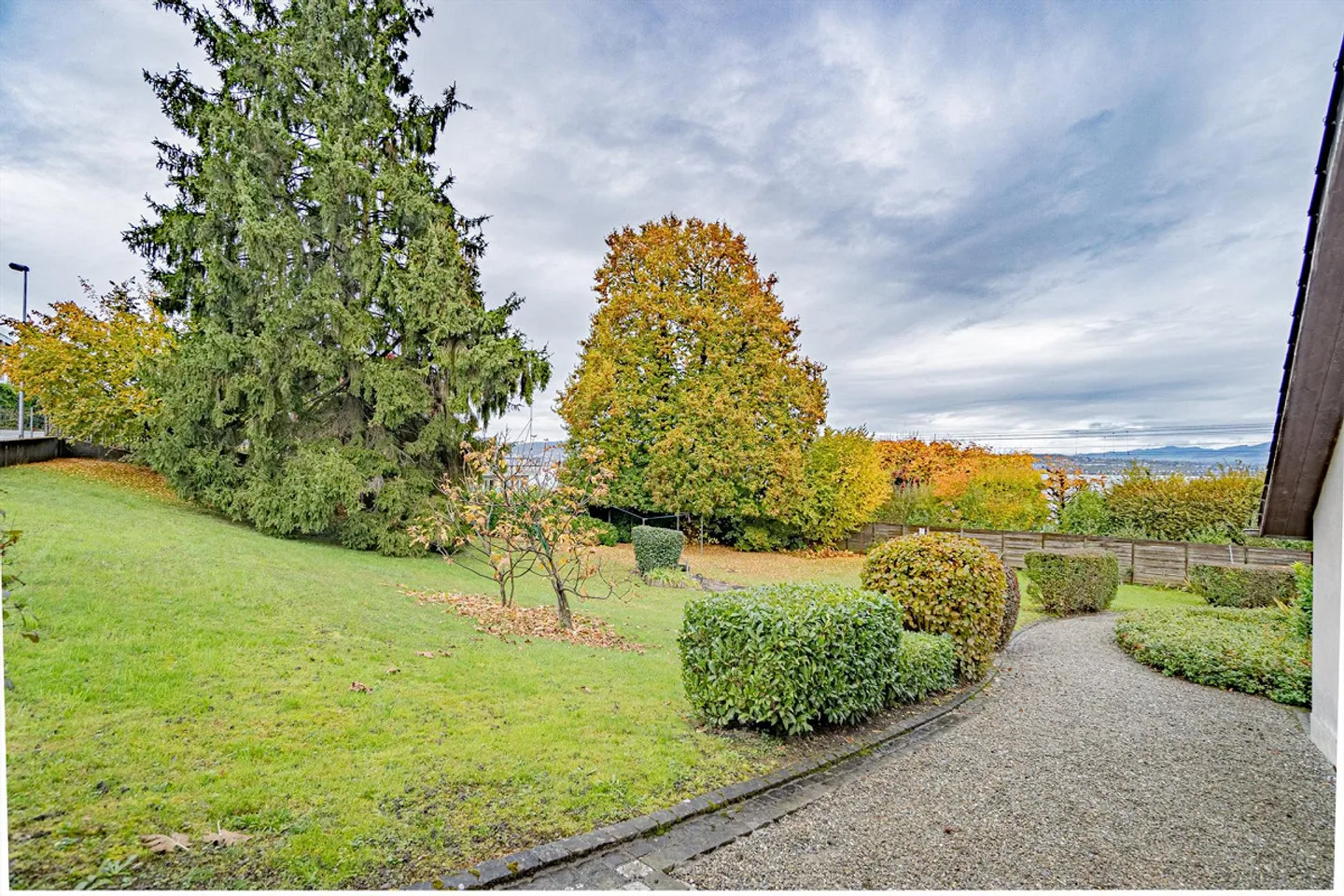 Historisches Mehrfamilienhaus mit Seepark - Foto 8 von 13