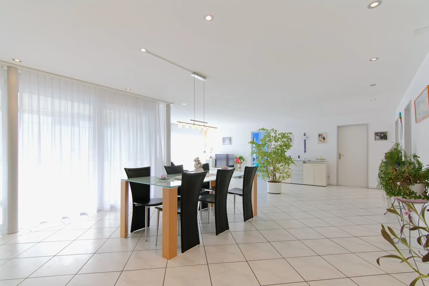 Sonnige 5.5-Zimmer Wohnung mit Lift - Foto 3 von 7