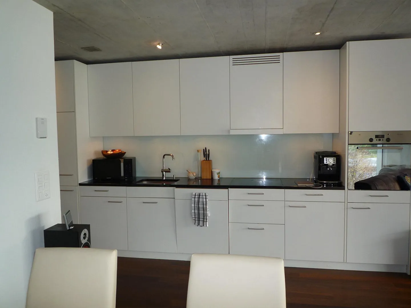 Modern 2.5 room apartment for rent with a view of the mountains - Photo 3 of 7
