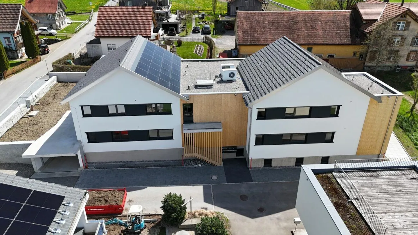 Einstellplätze mit und ohne Ladestation - Foto 2 von 4