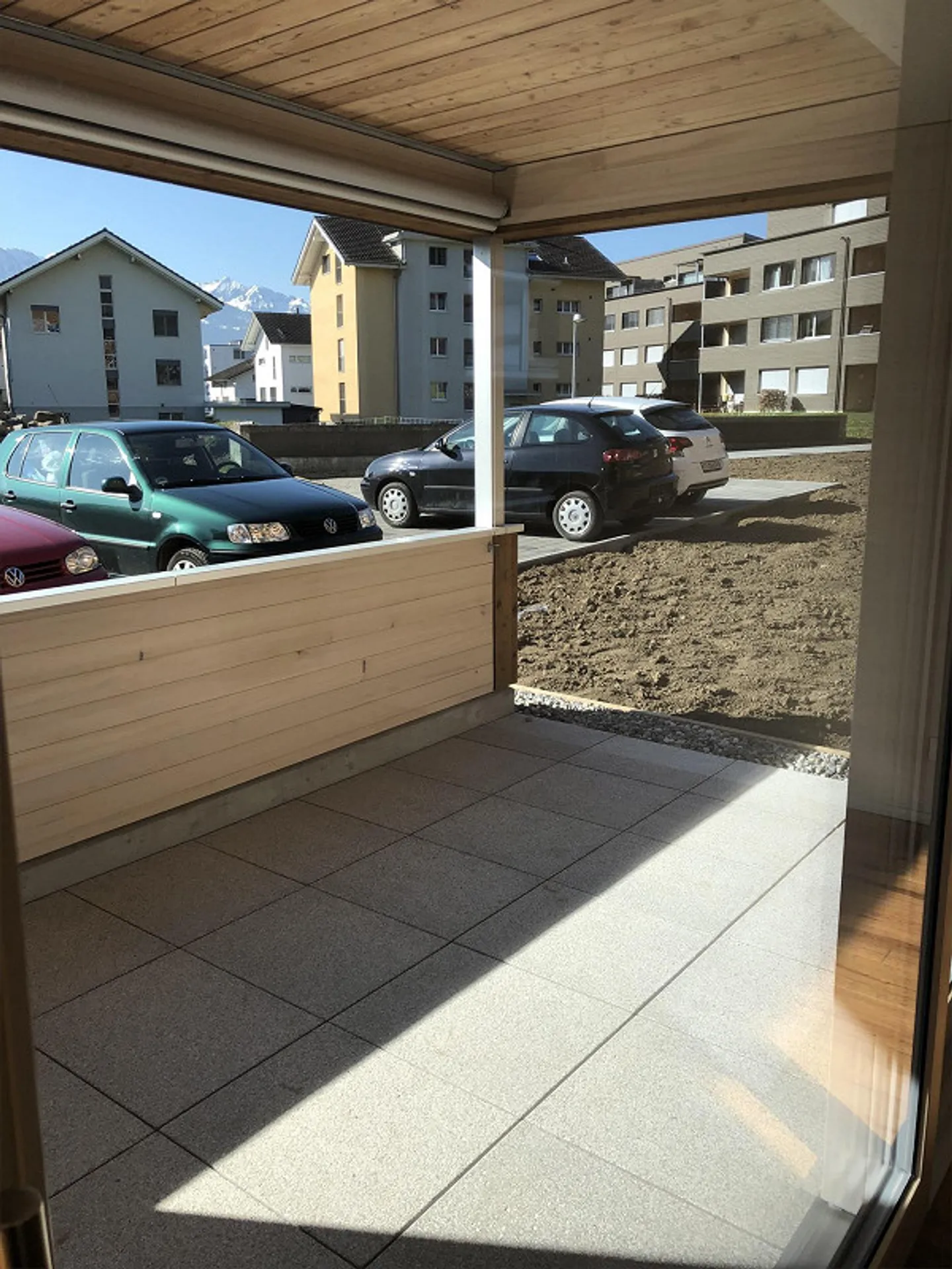 Bright Ground-Floor Apartment - Photo 2 of 8