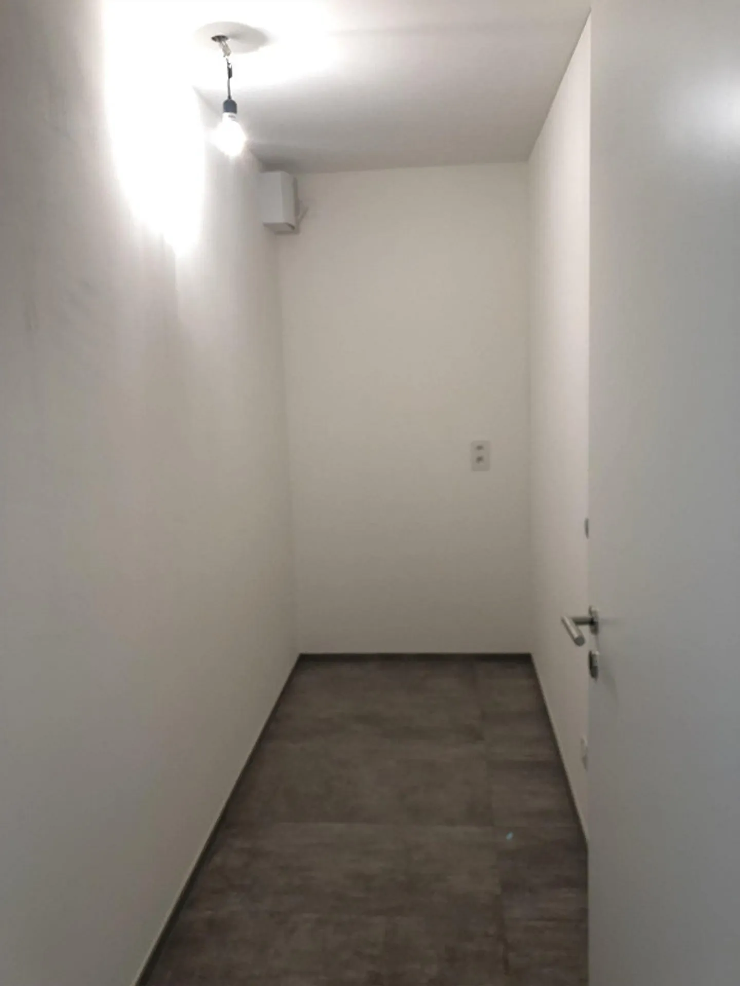 Bright Ground-Floor Apartment - Photo 3 of 8