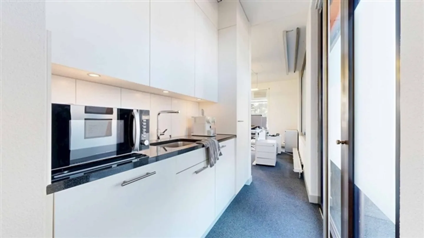 Spazio ufficio attraente alla stazione - Foto 6 di 10