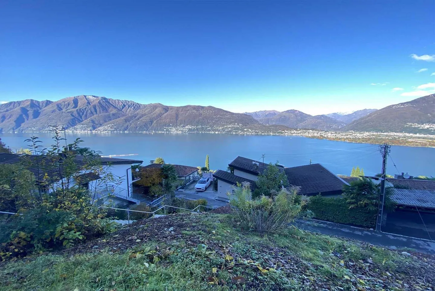 AFFAIRE - TERRAIN CONSTRUCTIBLE AVEC VUE SUR LE LAC À GERRA GAMBAROGNO - Photo 1 sur 5