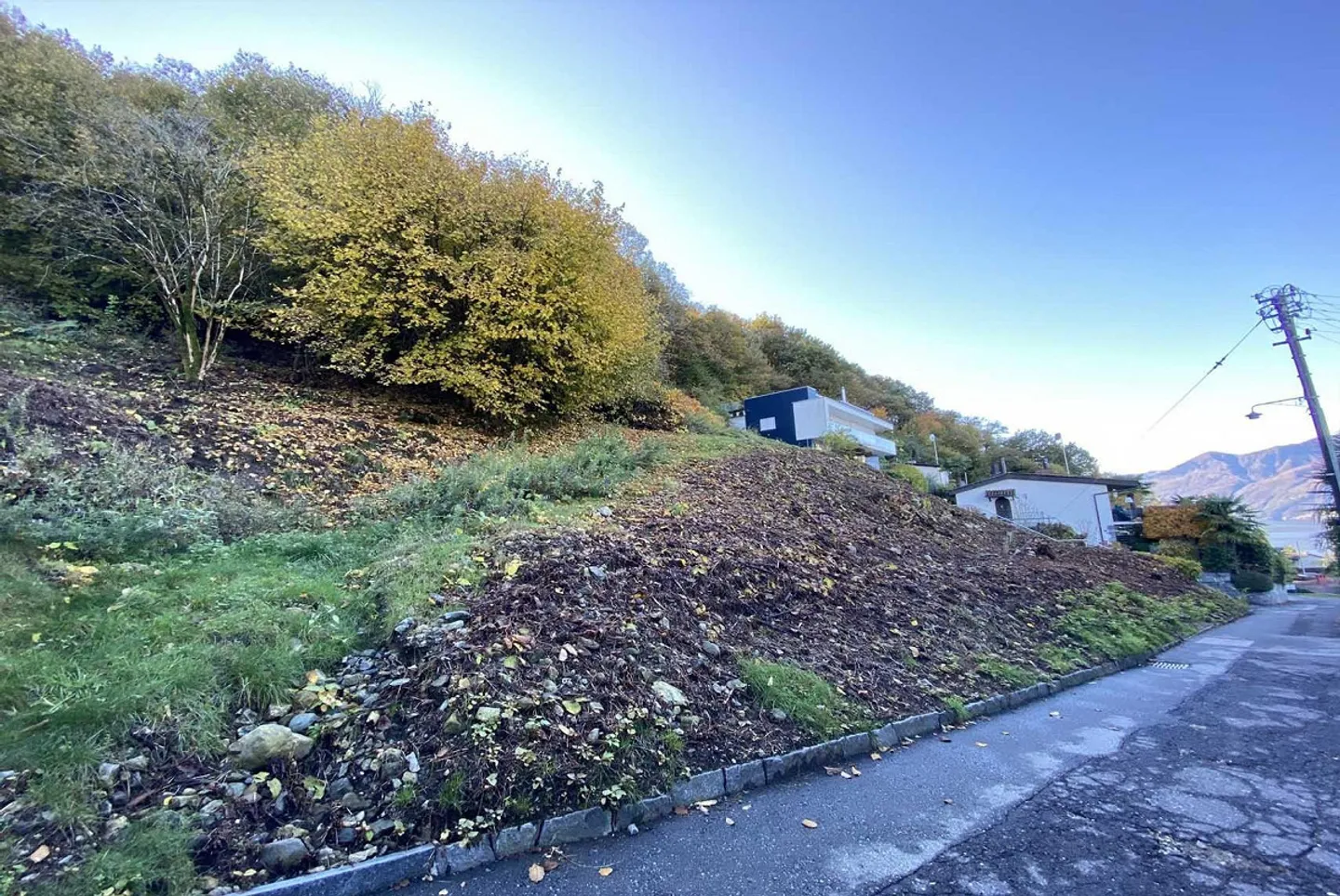 AFFAIRE - TERRAIN CONSTRUCTIBLE AVEC VUE SUR LE LAC À GERRA GAMBAROGNO - Photo 3 sur 5
