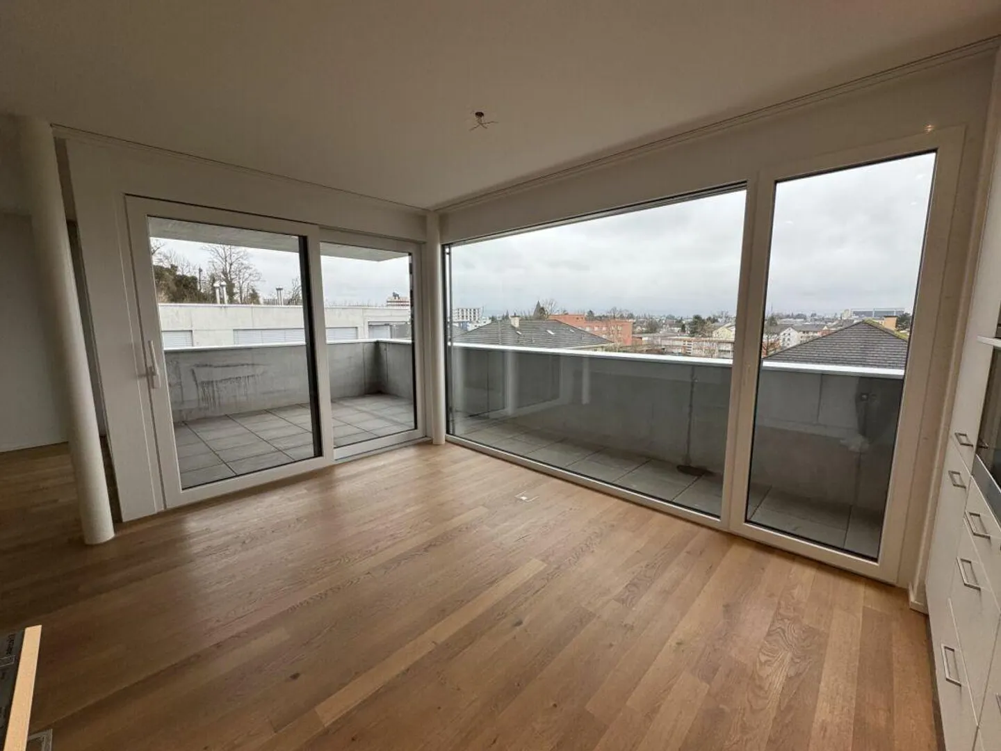 Appartement lumineux et bien situé de 3,5 pièces - Photo 3 sur 13