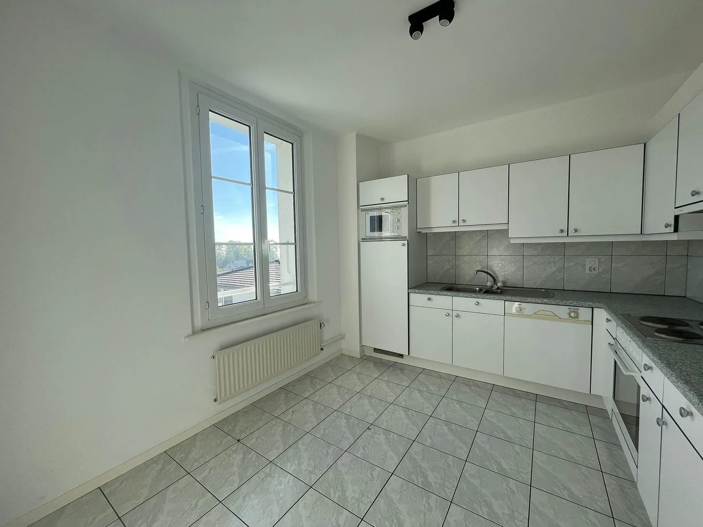 Charming 3-Room Apartment - Photo 3 of 3