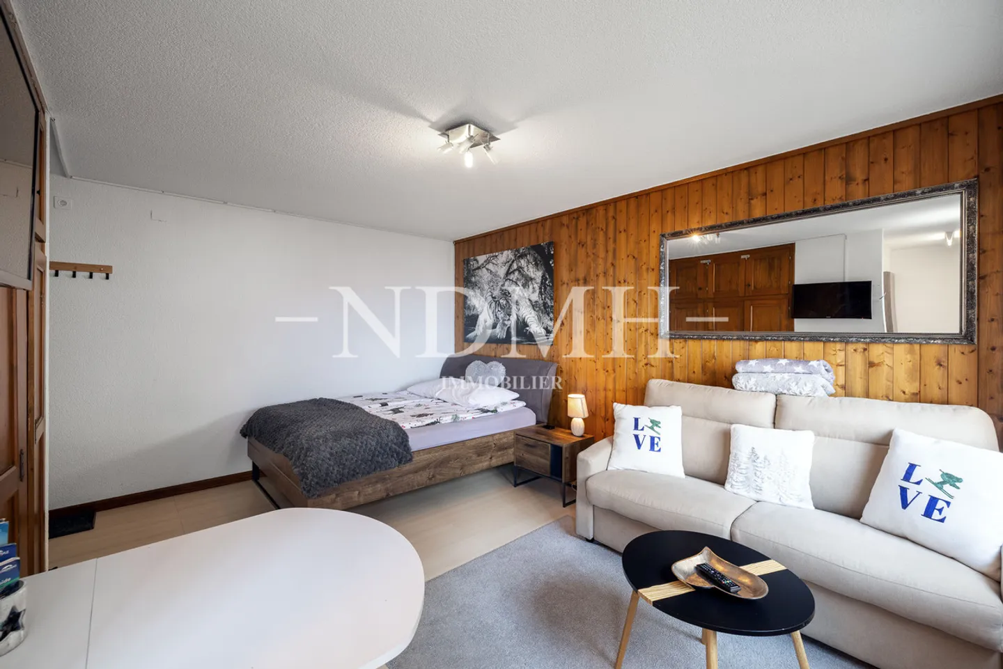 Außergewöhnliche Lage direkt an den Pisten - Foto 1 von 7