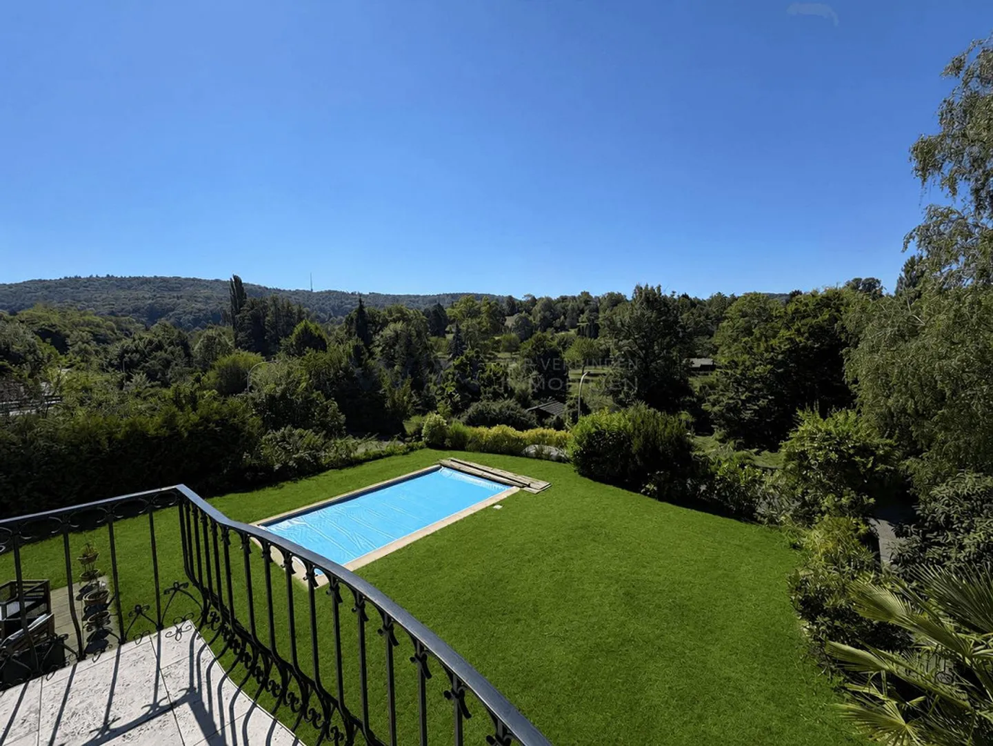 Casa familiare esclusiva con piscina - Foto 1 di 12