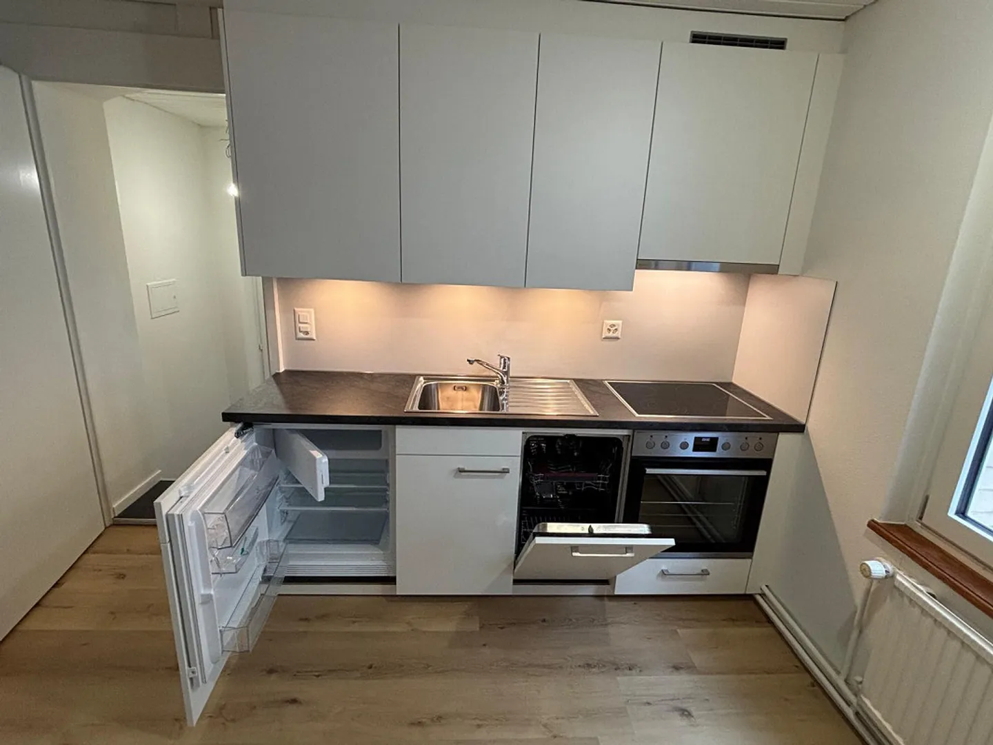 Completely renovated 1-room apartment for rent in Basel - Photo 2 of 7