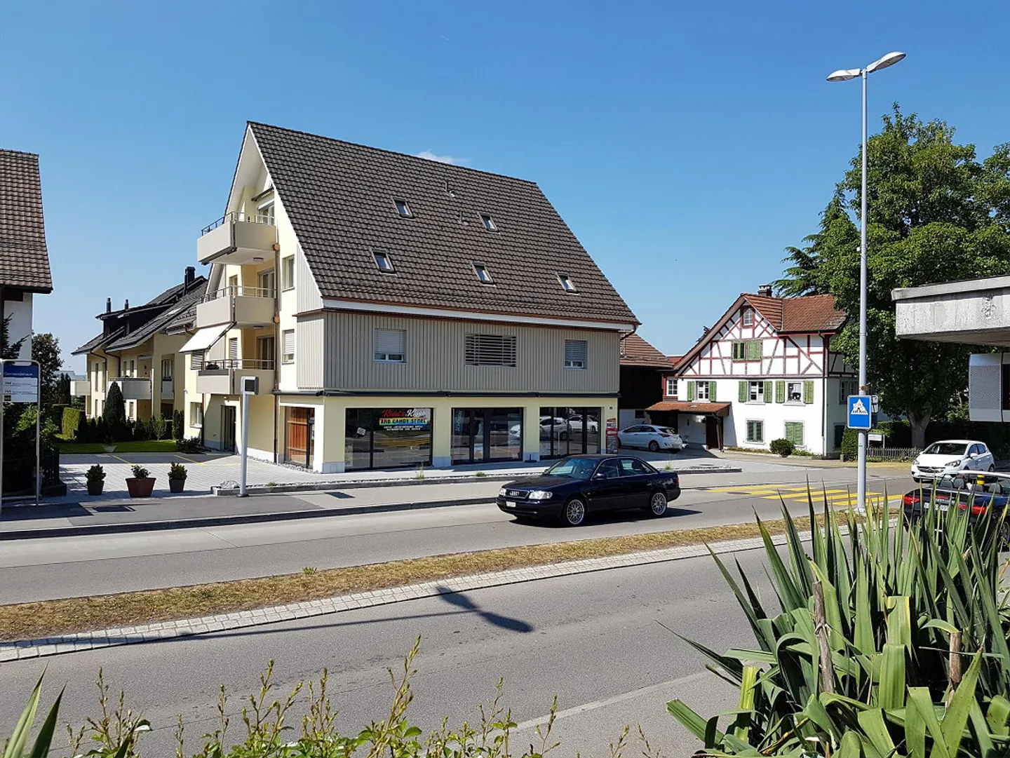 Moderno spazio commerciale di 1 camera a Fällanden - Foto 1 di 5