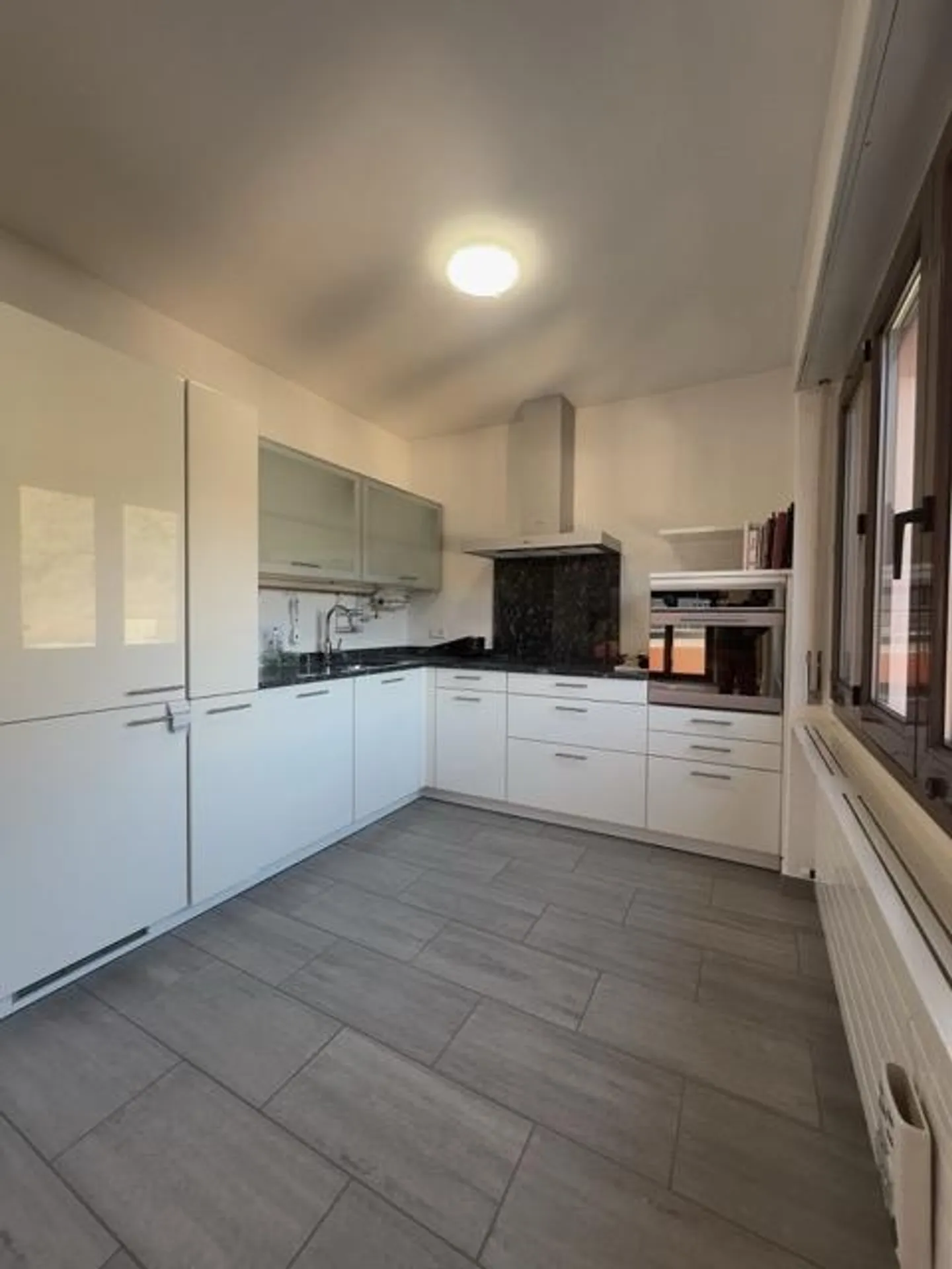 Great investment for income, stunning 4.5 rooms renovated - Photo 8 of 13