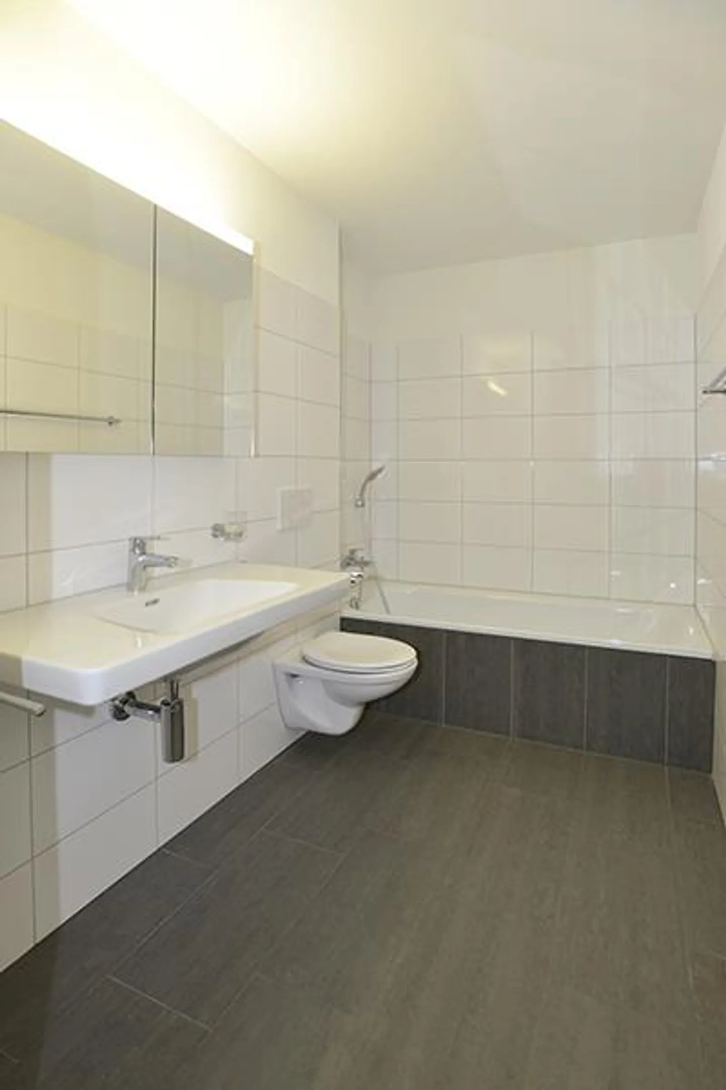 Appartamento moderno con area salotto - Foto 6 di 10