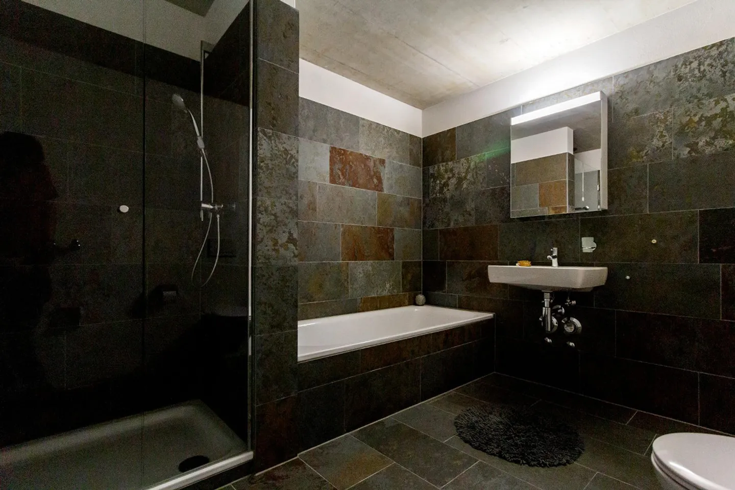 Modern 3.5 room apartment near the center with balcony for rent - Photo 3 of 6