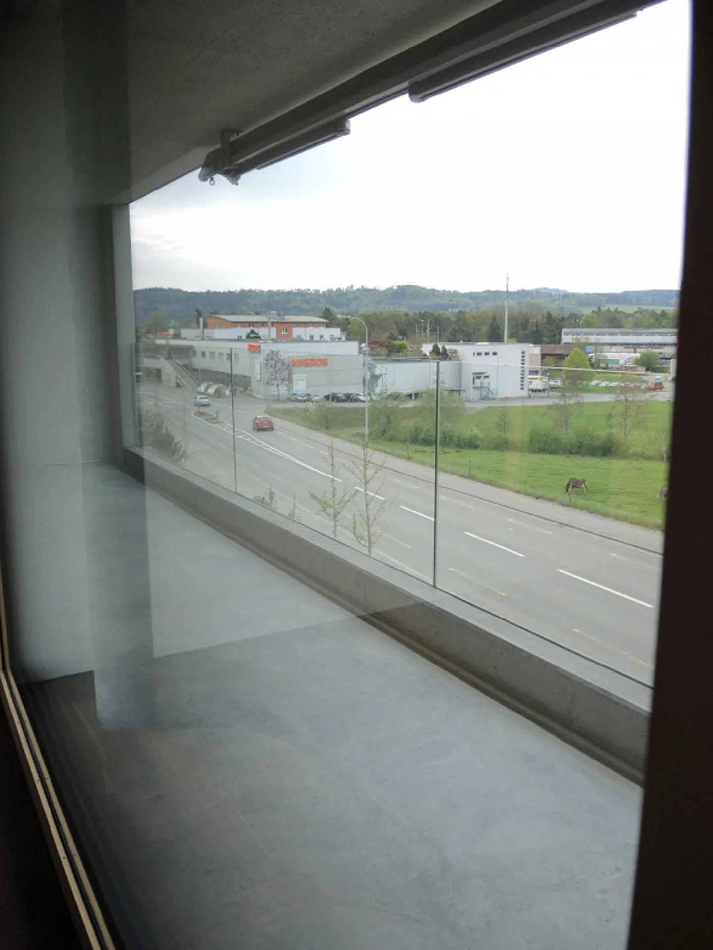 Modern 3.5 room apartment near the center with balcony for rent - Photo 6 of 6
