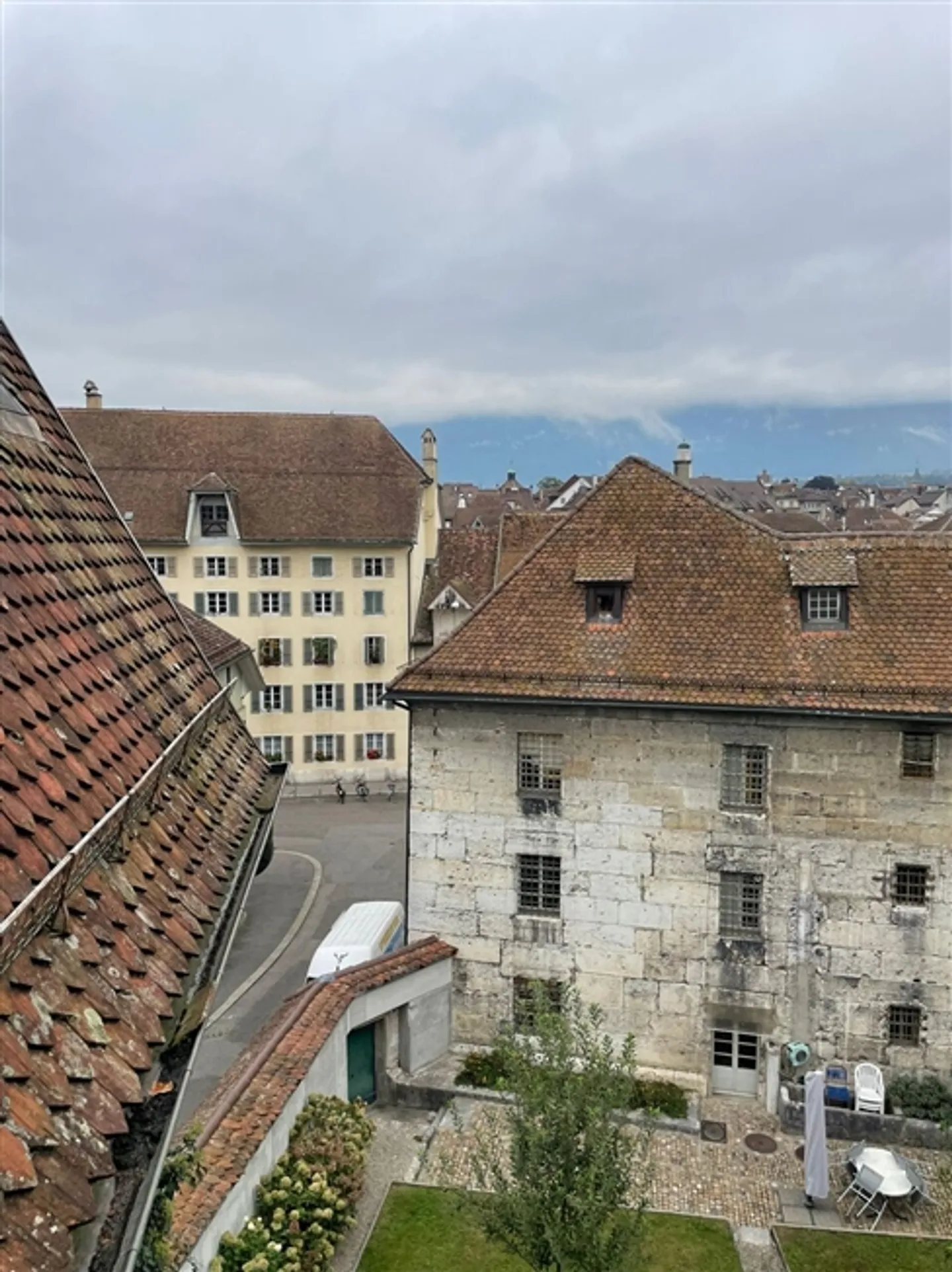 Appartement moderne de 2,5 pièces avec balcon au cœur de Soleure - Photo 5 sur 9