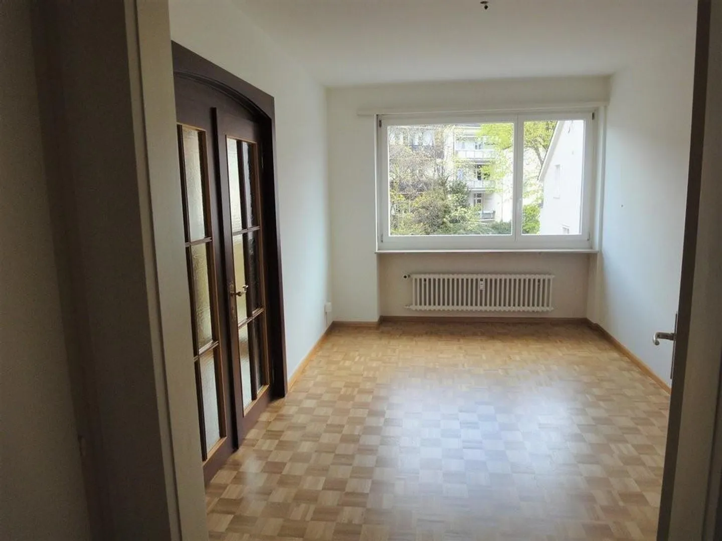 Situato in posizione centrale - Ospedale cantonale e università raggiungibili in pochi minuti - Foto 2 di 10