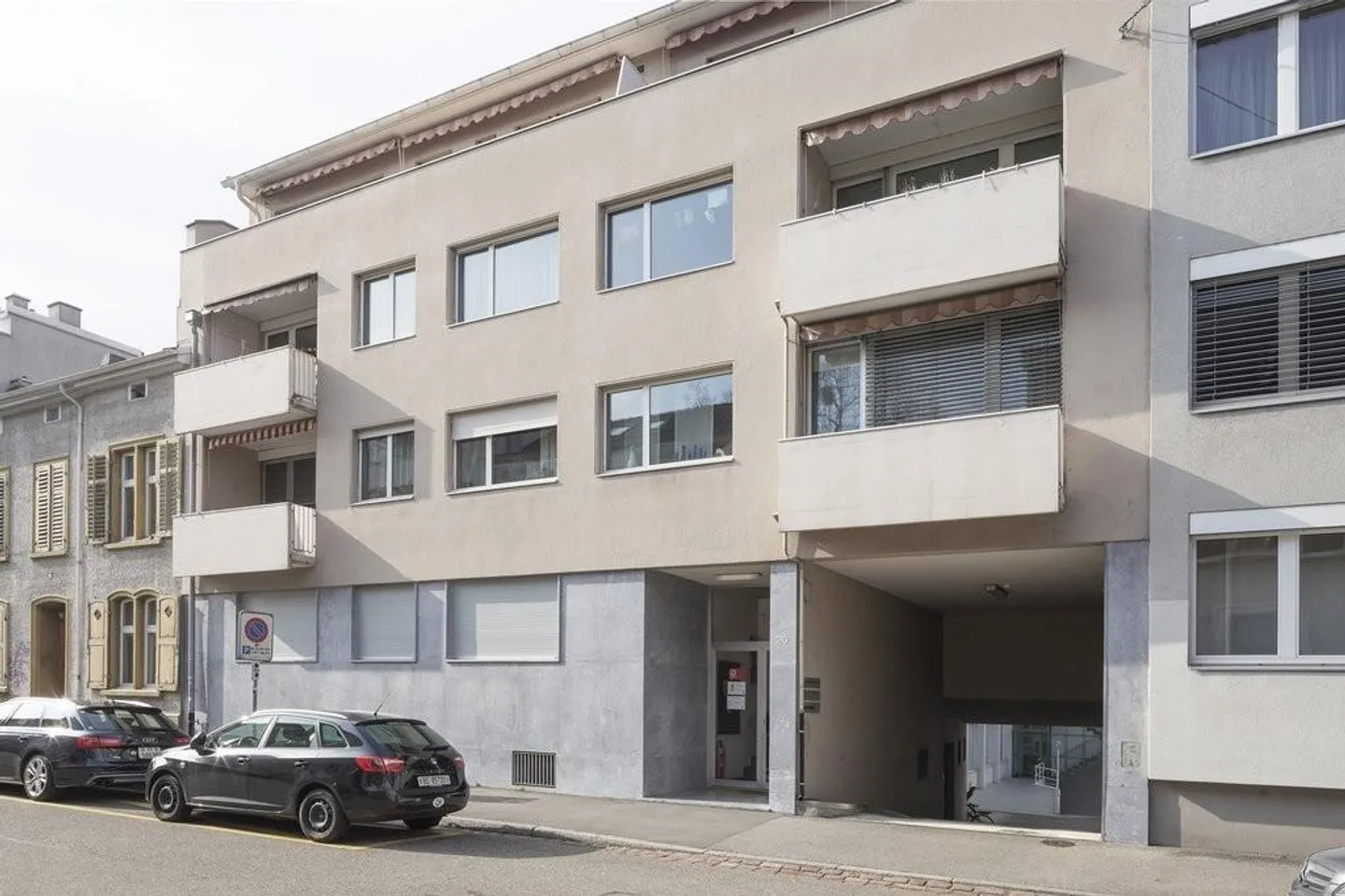 Situato in posizione centrale - Ospedale cantonale e università raggiungibili in pochi minuti - Foto 1 di 10