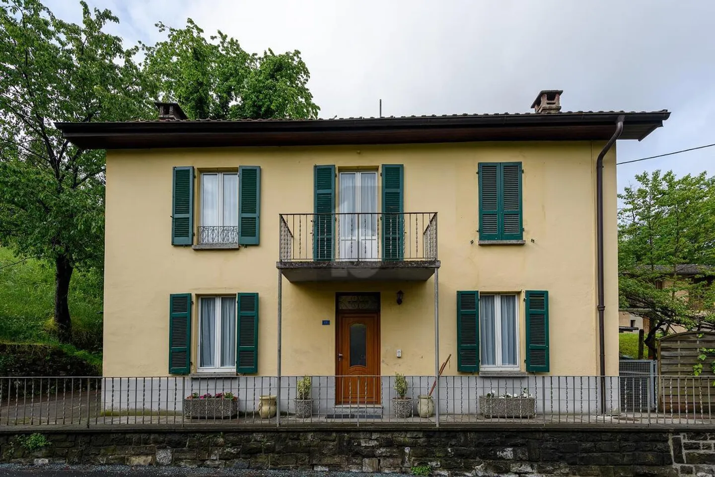 Maison spacieuse avec cheminée impressionnante de l'époque - Photo 1 sur 6