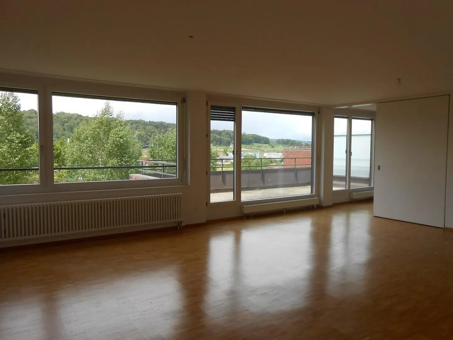 RENT WITHOUT DEPOSIT - Tax-friendly living at the gates of Zurich - Photo 5 of 7