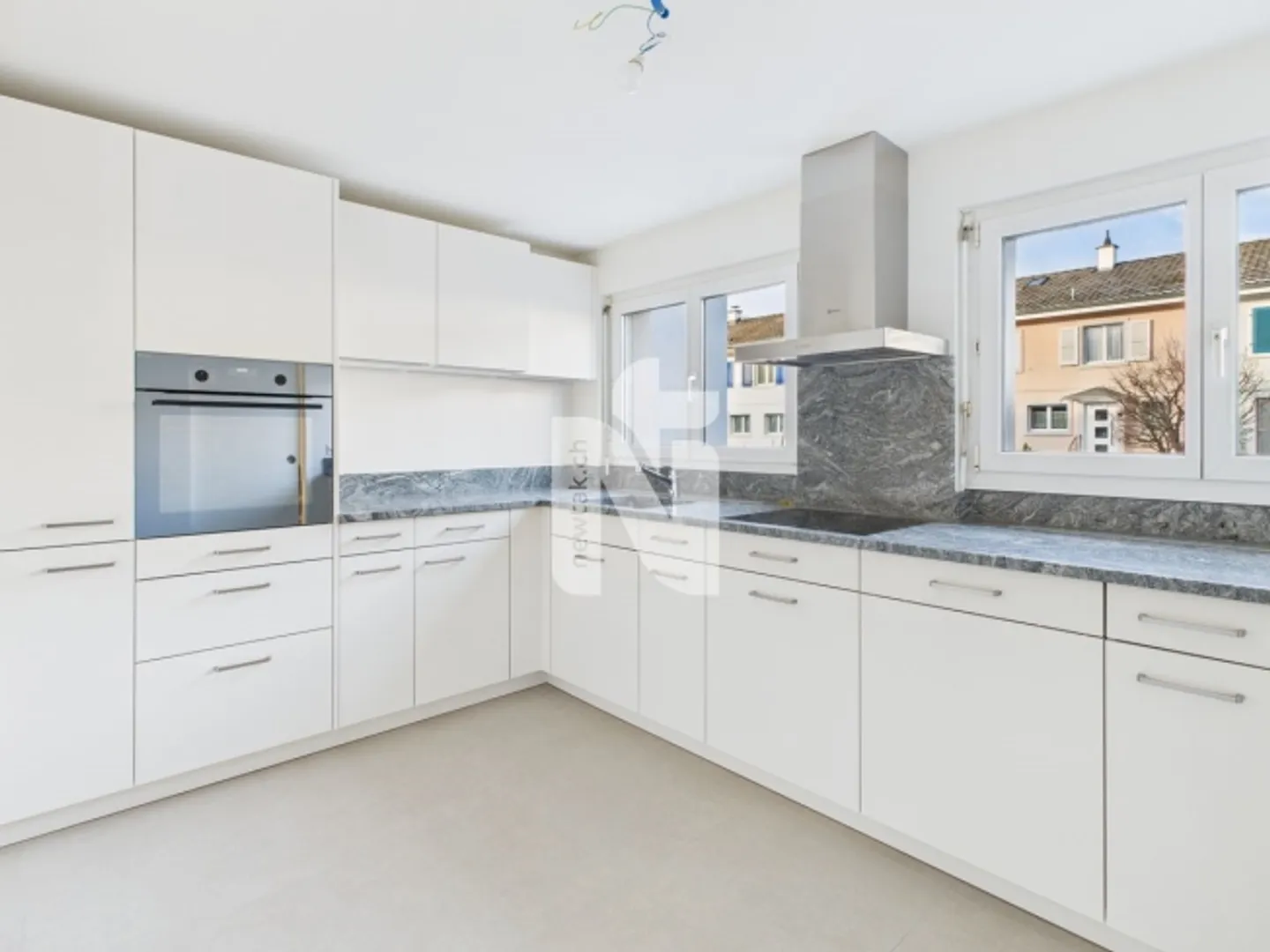 Charming, renovated terraced house with garden, garage and view - Photo 2 of 12