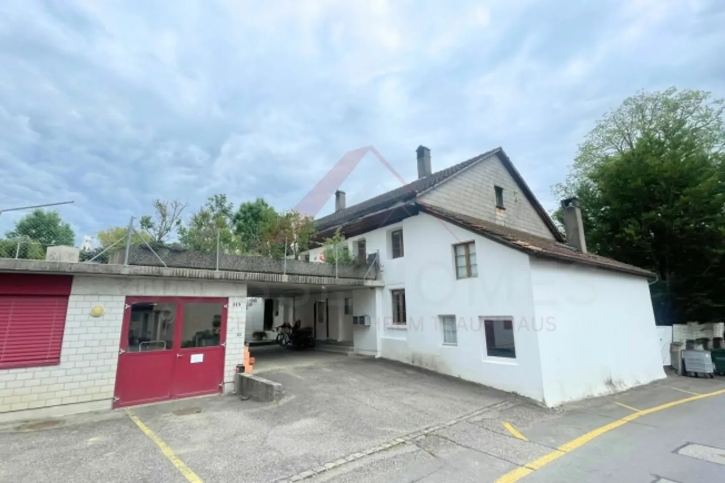 Ampia casa per due generazioni a Grenchen - 14,5 stanze, grande terreno e potenziale versatile - Foto 2 di 20