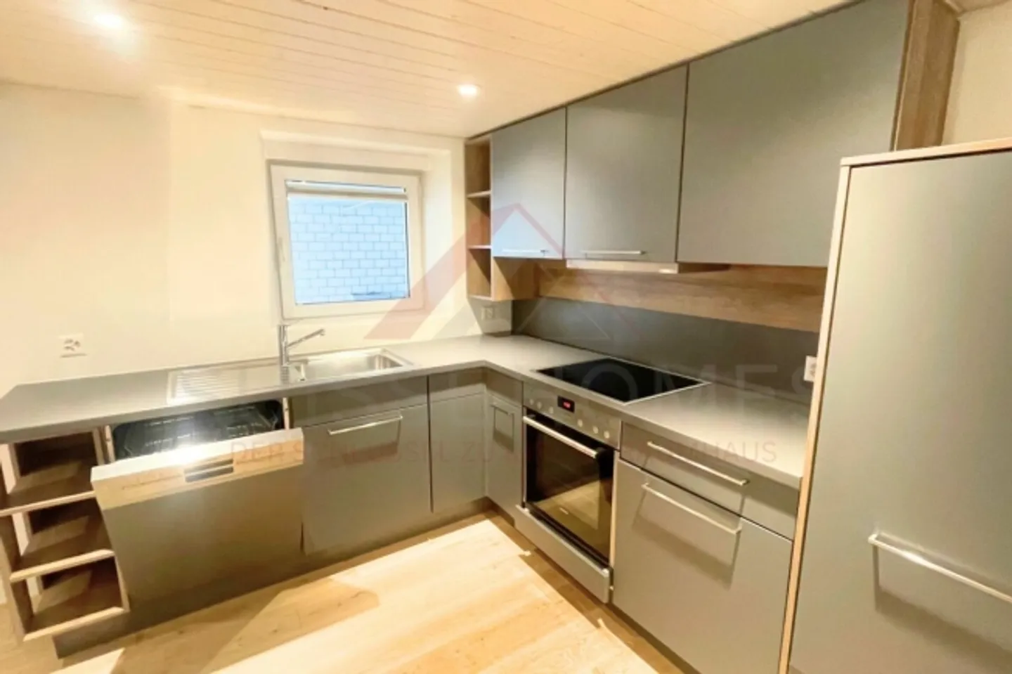 Ampia casa per due generazioni a Grenchen - 14,5 stanze, grande terreno e potenziale versatile - Foto 9 di 20