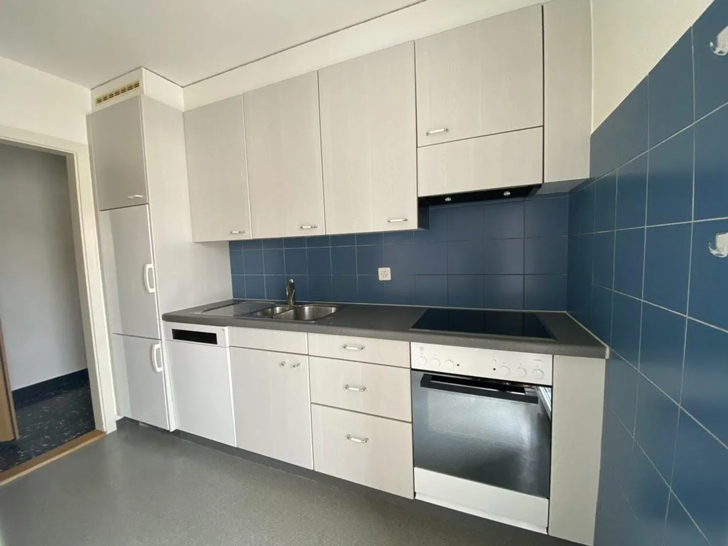 Geräumige Wohnung im Stadtzentrum im obersten Stockwerk! - Foto 2 von 9