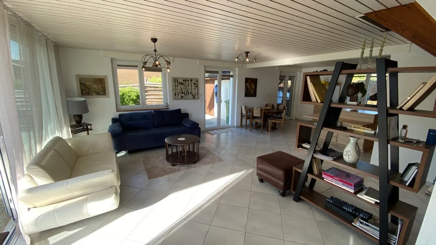 Maison Familiale Moderne avec Panneaux Solaires - Photo 6 sur 29