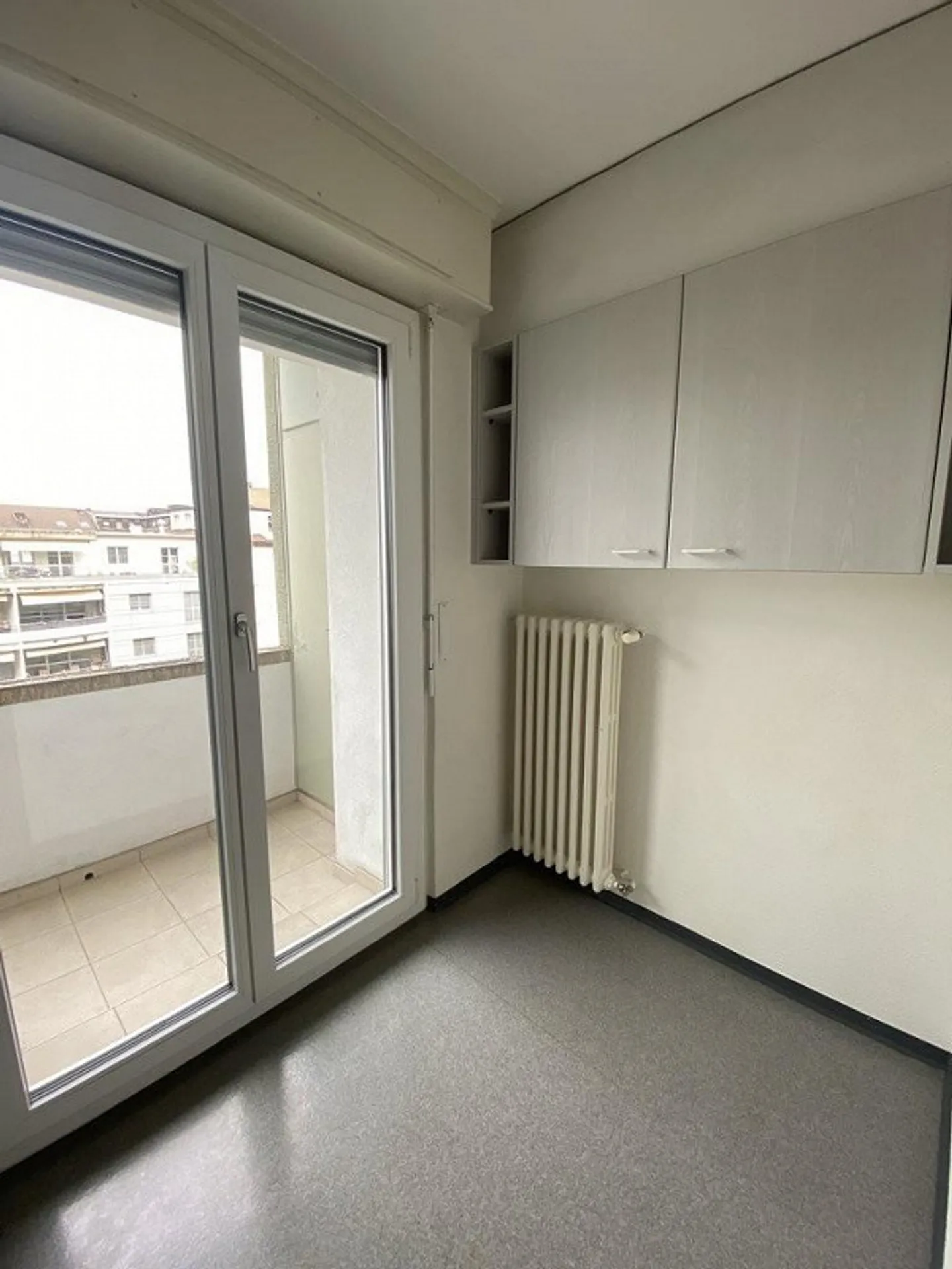 Geräumige Wohnung im Stadtzentrum im obersten Stockwerk! - Foto 3 von 9