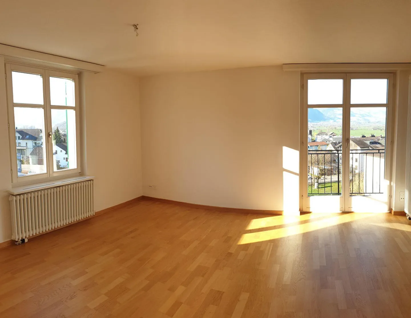 Luminoso appartamento di 3,5 locali con vista mozzafiato sulla Linthebene - Foto 4 di 9