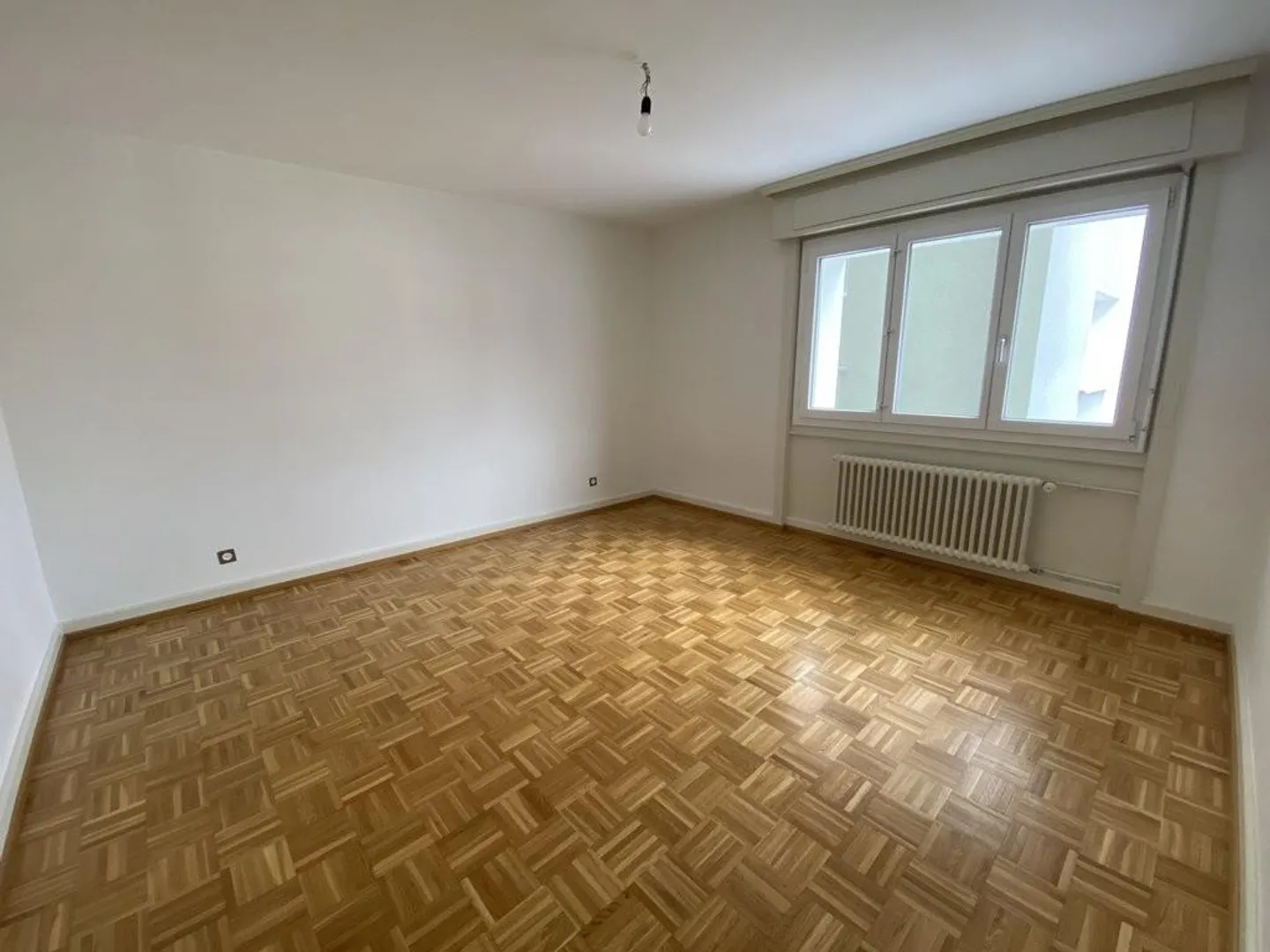 Geräumige Wohnung im Stadtzentrum im obersten Stockwerk! - Foto 5 von 9