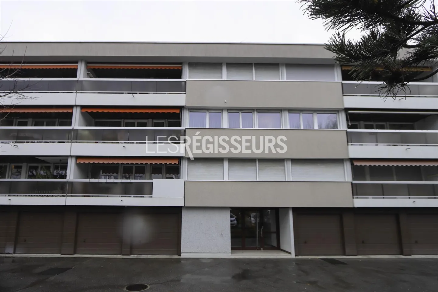 3-room apartment - Photo 1 of 8