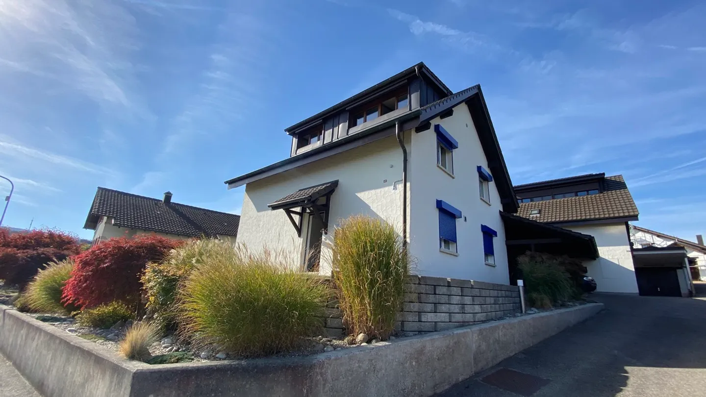 Maison Familiale Moderne avec Panneaux Solaires - Photo 28 sur 29