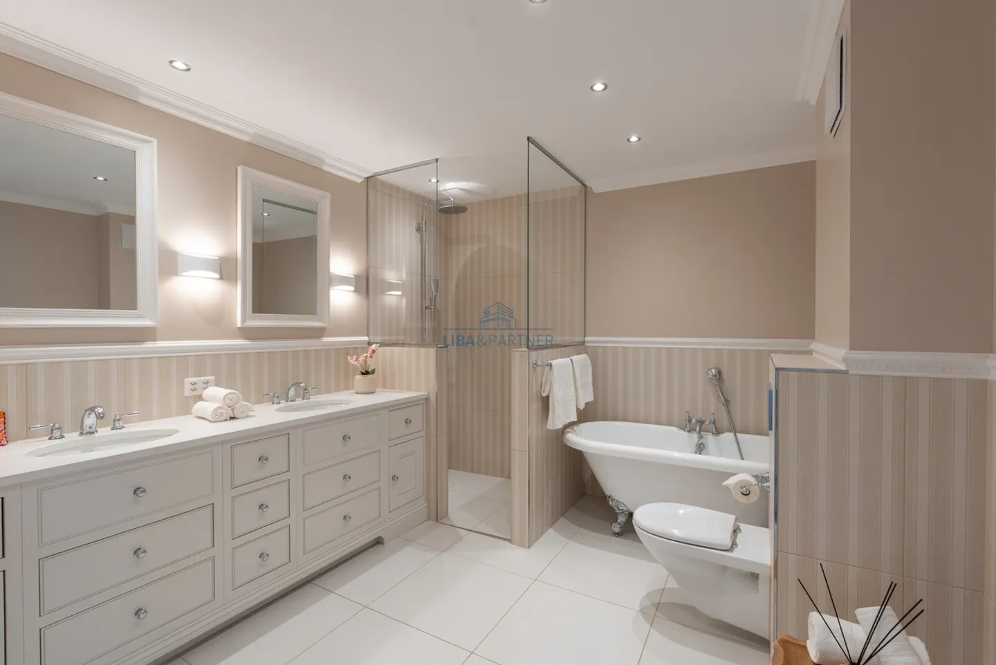 Villa elegante in posizione esclusiva a Muttenz - Foto 11 di 14