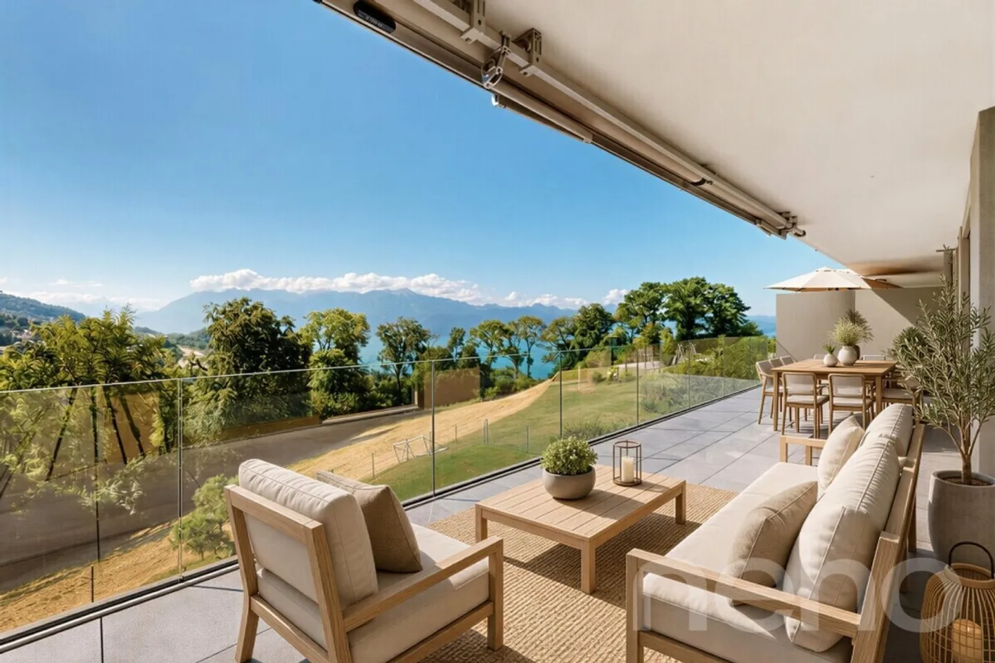 Luxury Apartment with Lake View - Photo 8 of 12