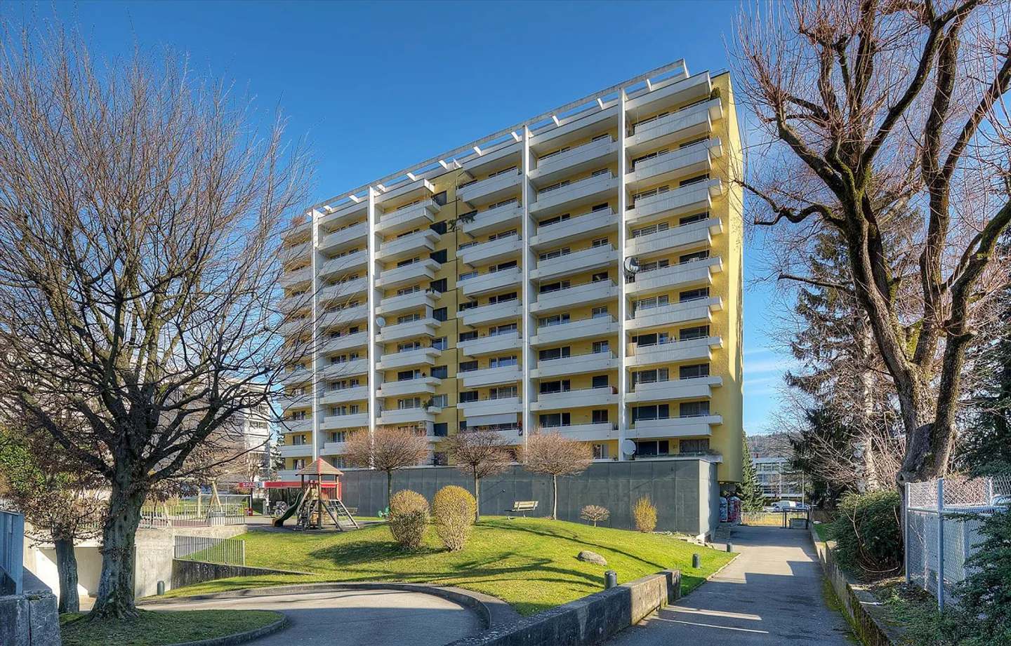 Top Single Apartment - Photo 1 of 6