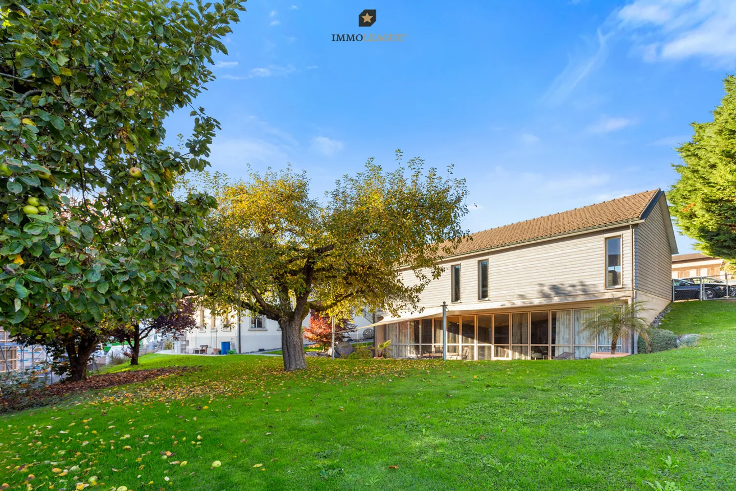 Attractive apartment building with development potential. - Photo 4 of 8